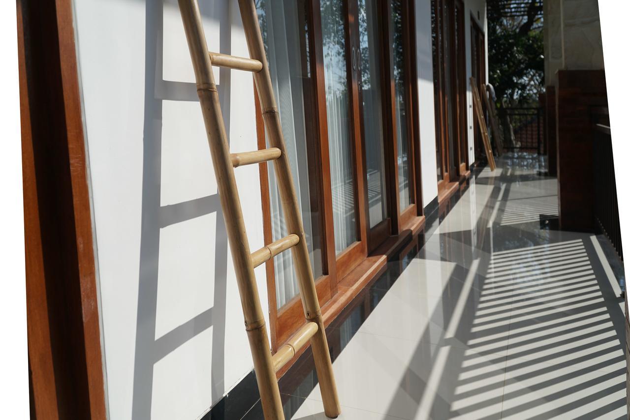 Uluwatu Seno Guesthouse & Cafe מראה חיצוני תמונה